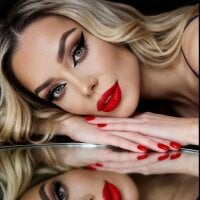 EmmaGold avatar image in vrcamshot.com