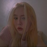 NoraCollins avatar image in vrcamshot.com