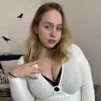 MrsPrude avatar image in vrcamshot.com