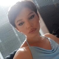 ArielleParis avatar image in vrcamshot.com