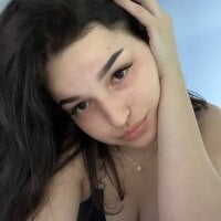 LovelyyLilu avatar image in vrcamshot.com