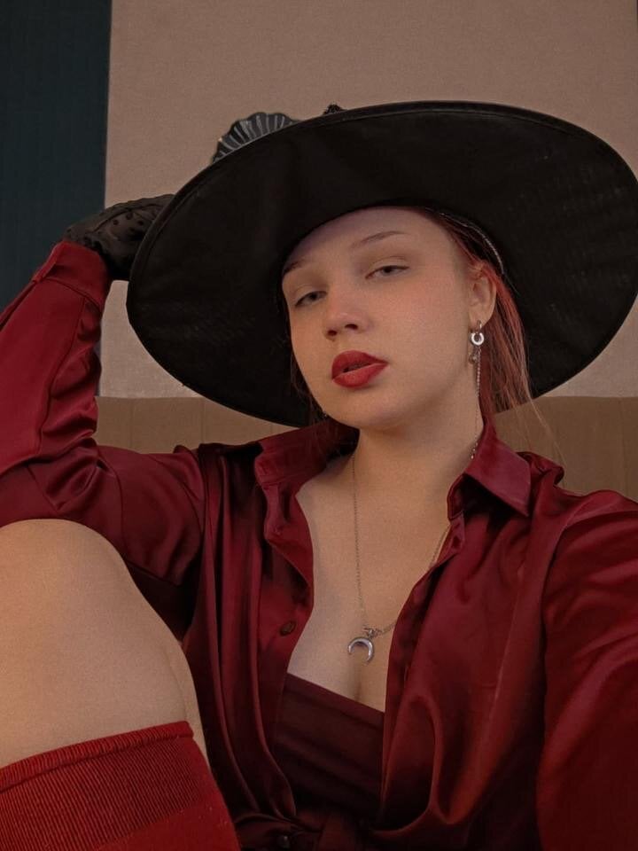 Beautiful Kortney_Fox camgirl in vrcamshot.com