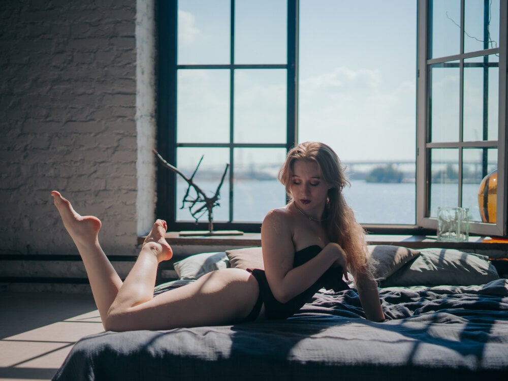 Beautiful Astra_mluse camgirl in vrcamshot.com