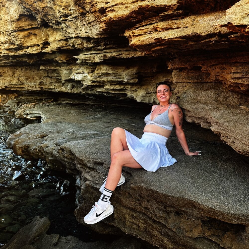 Beautiful LizaRoxx camgirl in vrcamshot.com