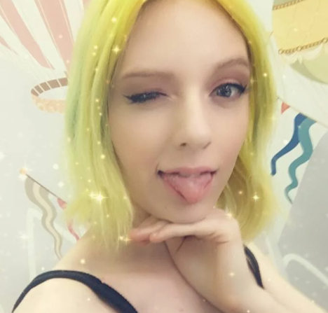 Beautiful _Minerva_Trees camgirl in vrcamshot.com