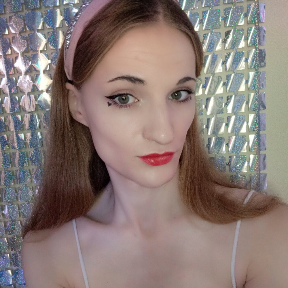 Beautiful Aliice_Cartier camgirl in vrcamshot.com