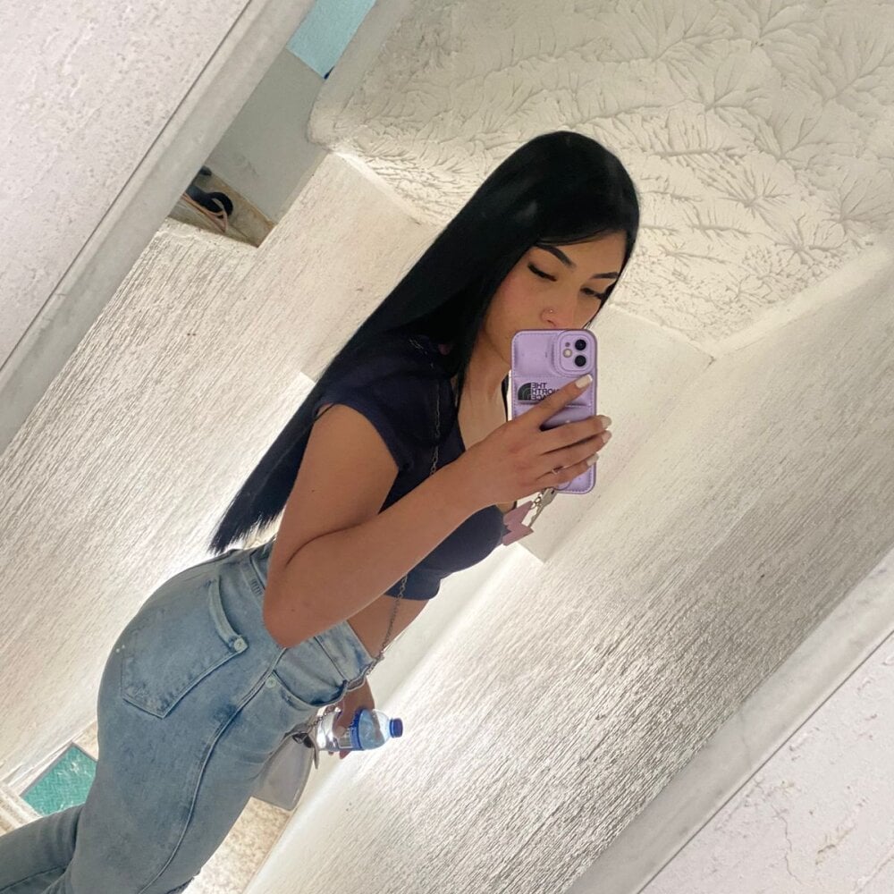 Beautiful meghan_12 camgirl in vrcamshot.com