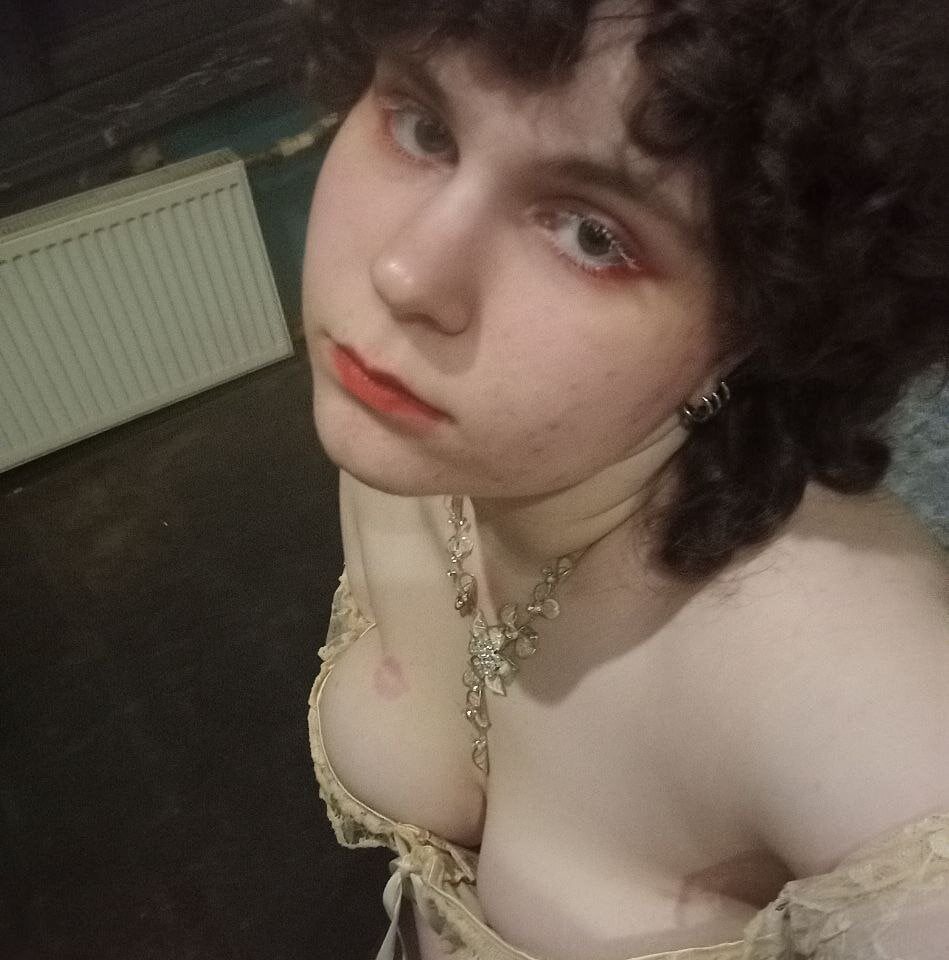 Beautiful Night_Vibe camgirl in vrcamshot.com