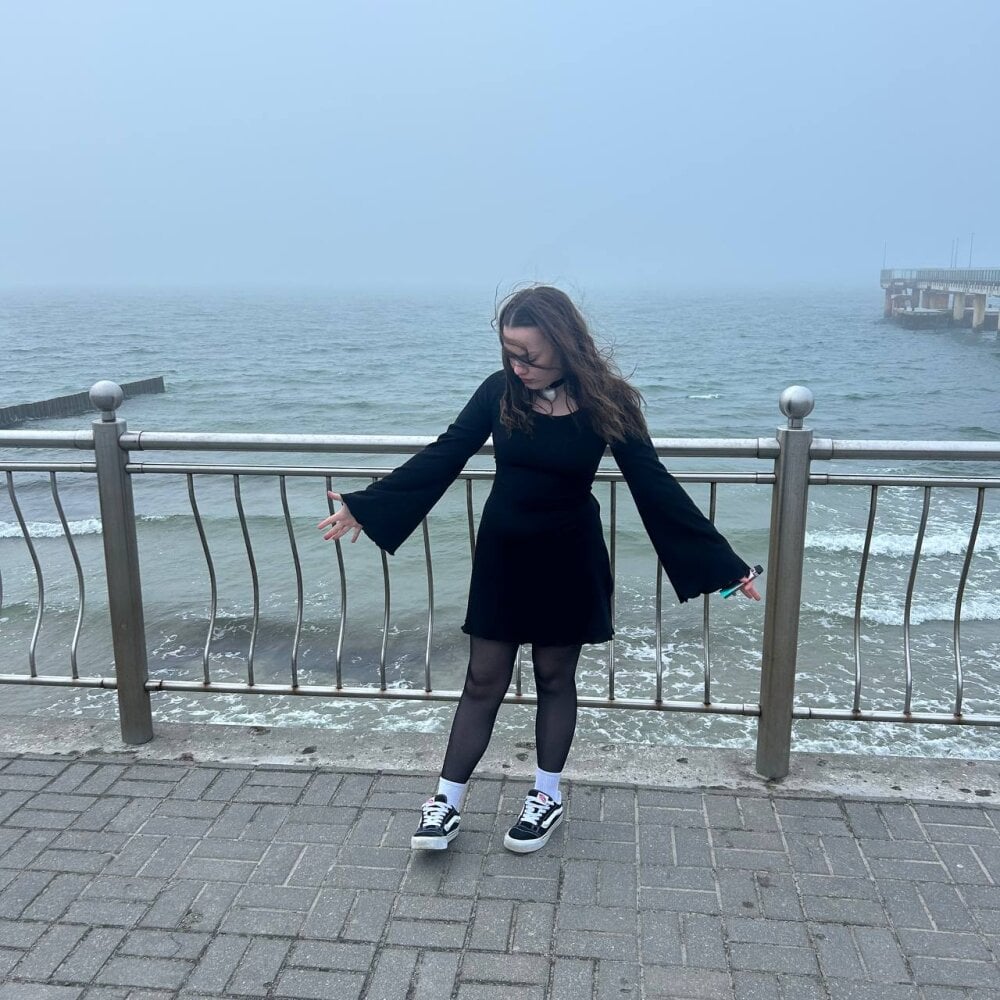 Beautiful Mila_Milano camgirl in vrcamshot.com