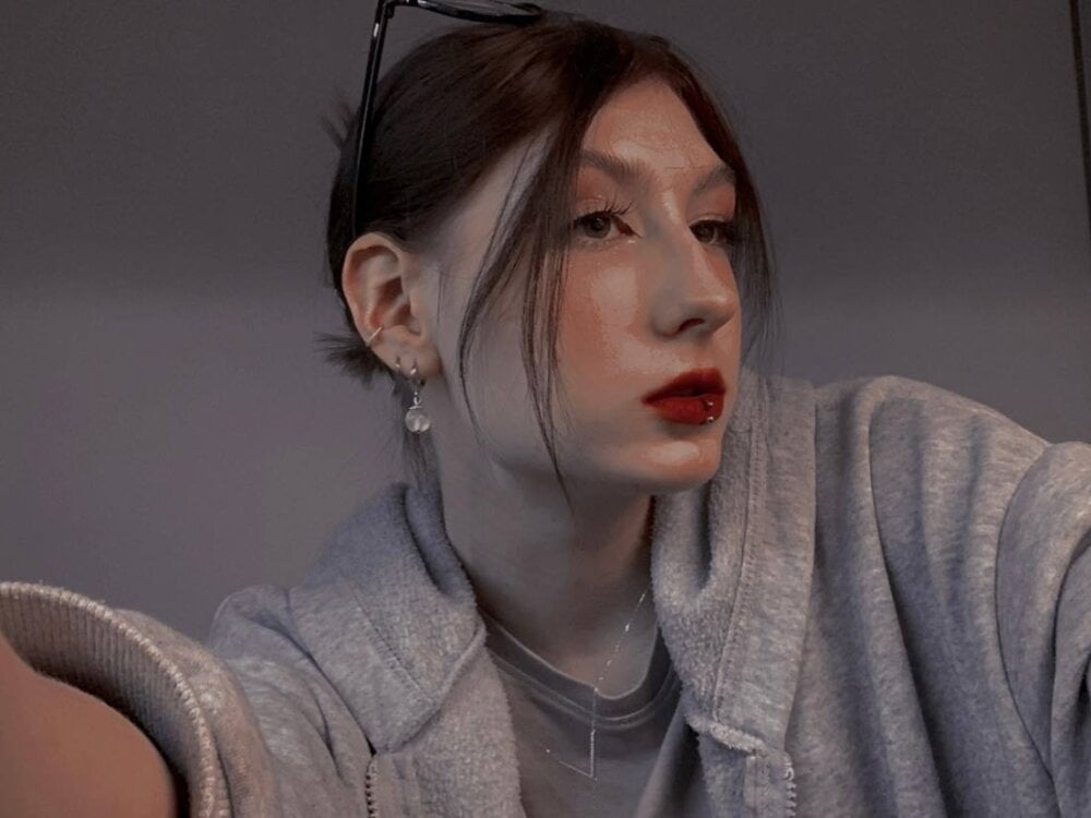 Beautiful May_Yam camgirl in vrcamshot.com