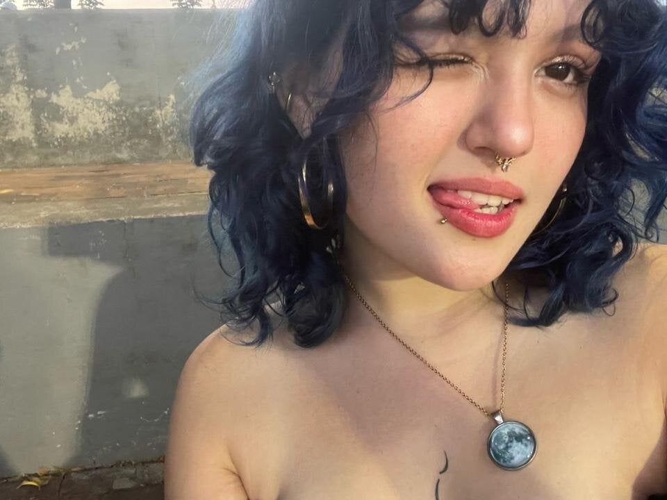 Beautiful Maxxixne camgirl in vrcamshot.com