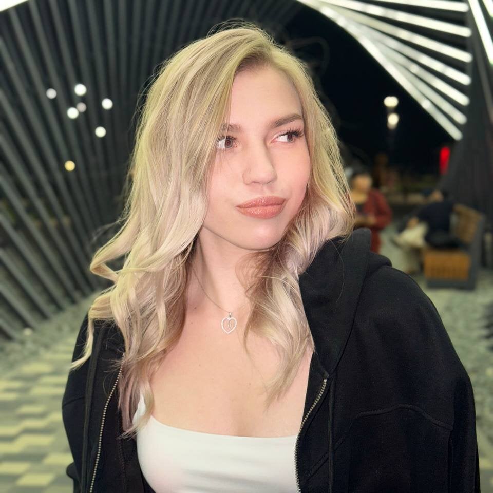 Beautiful Margo_Robbbie camgirl in vrcamshot.com