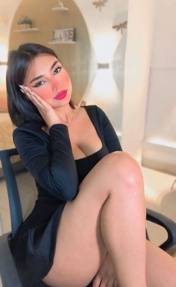 Beautiful SASHASTRADA camgirl in vrcamshot.com