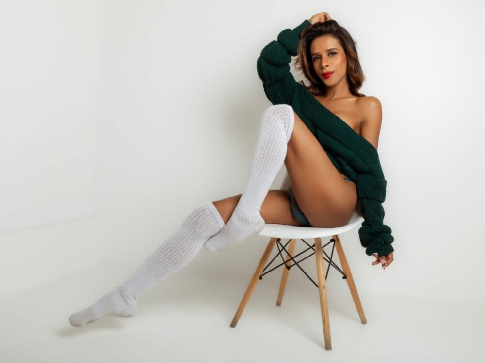 Beautiful Paulina_Monroy camgirl in vrcamshot.com