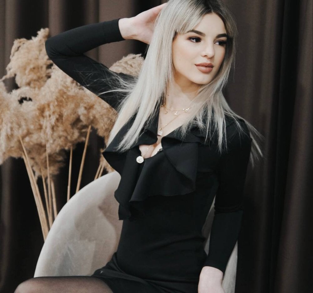 Beautiful AnitaBambie camgirl in vrcamshot.com