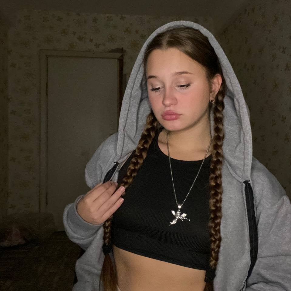 Beautiful Leahdoll camgirl in vrcamshot.com