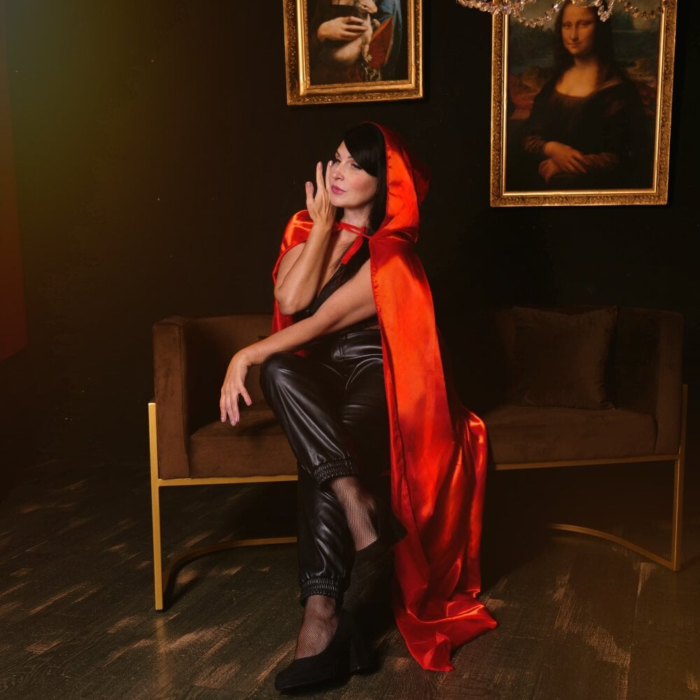 Beautiful Moon_Veloure1 camgirl in vrcamshot.com