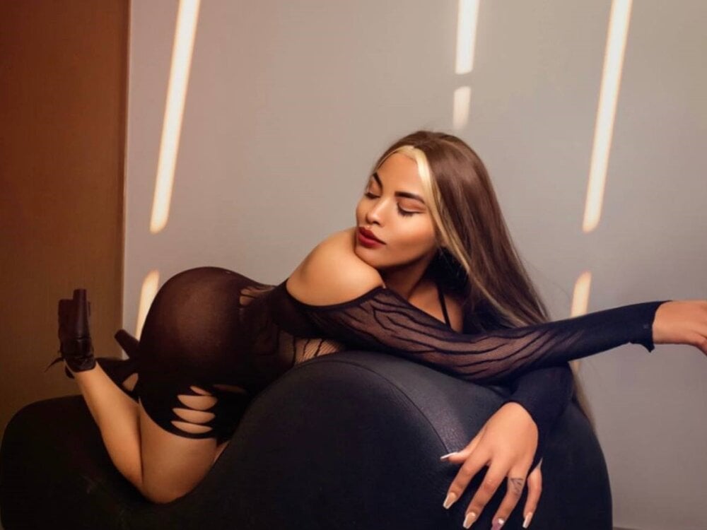 Beautiful LexieBloom camgirl in vrcamshot.com