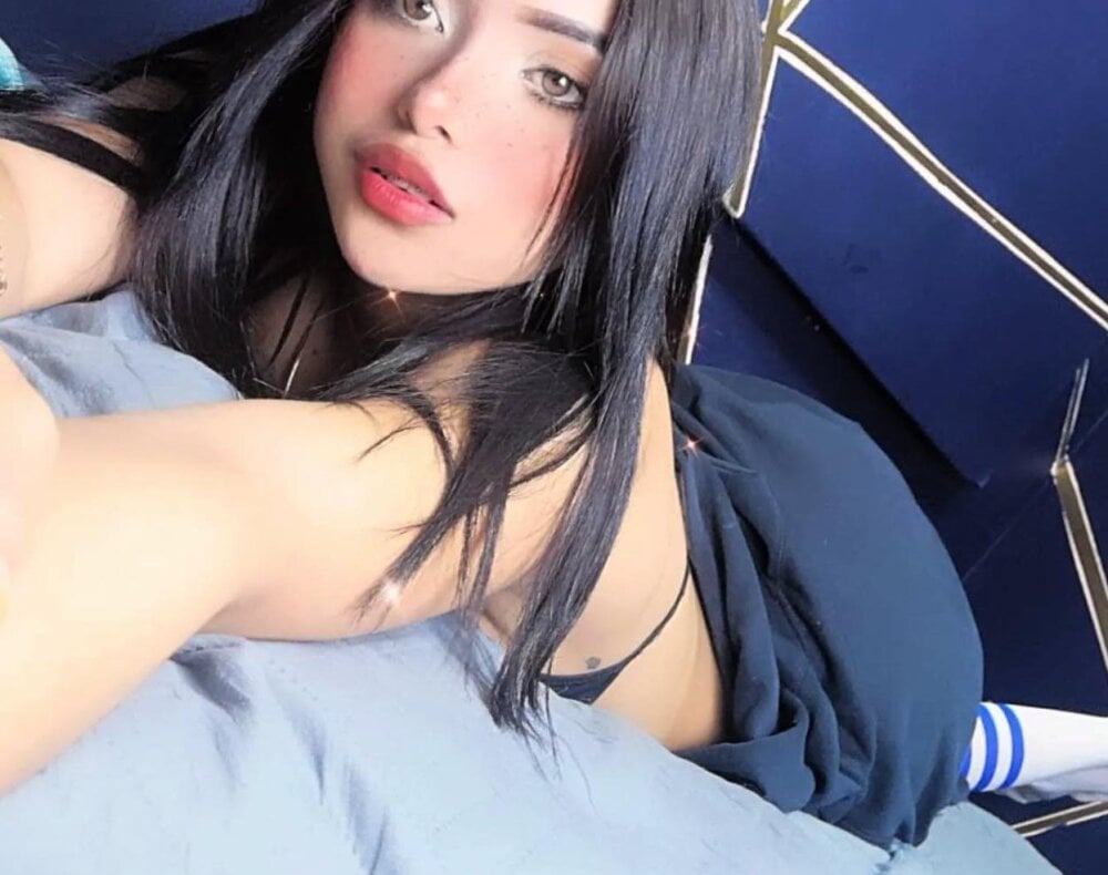 Beautiful nattashaa7 camgirl in vrcamshot.com