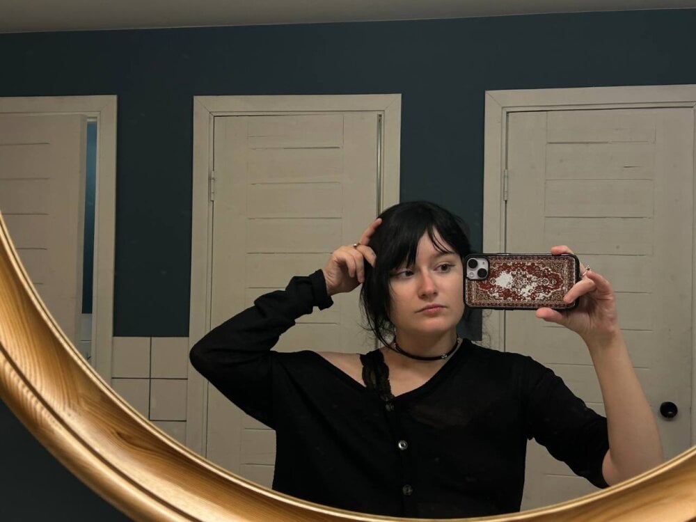 Beautiful SophiBrown camgirl in vrcamshot.com