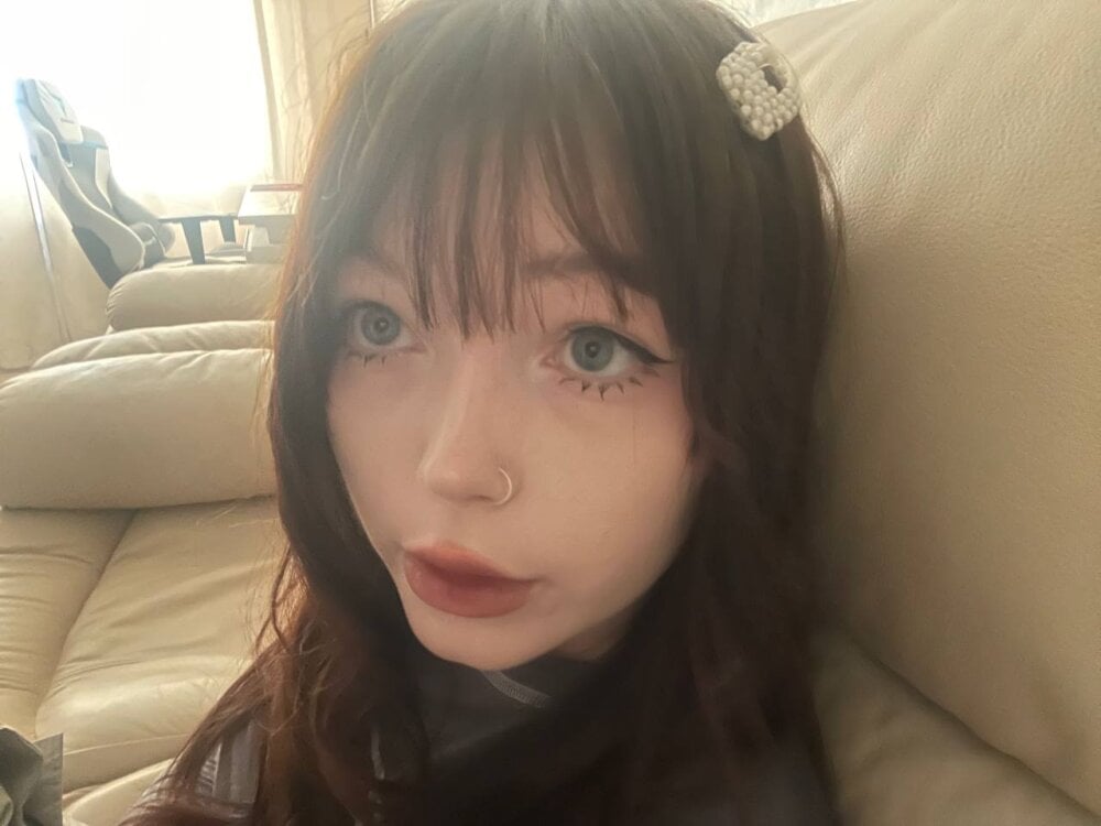 Beautiful _LollitaFae_ camgirl in vrcamshot.com