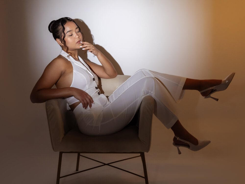 Beautiful Evaa_Lunna_ camgirl in vrcamshot.com