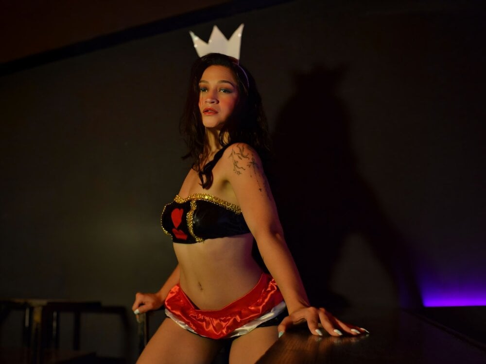 Beautiful SaaraBrown camgirl in vrcamshot.com