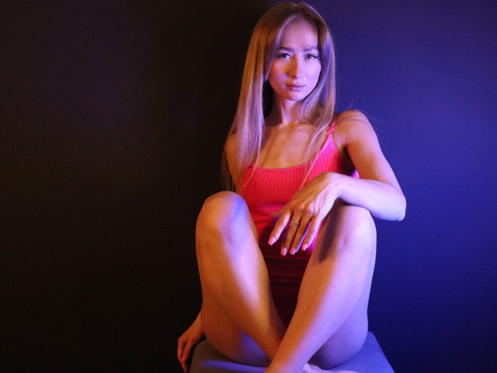 Beautiful VictoriaLight camgirl in vrcamshot.com