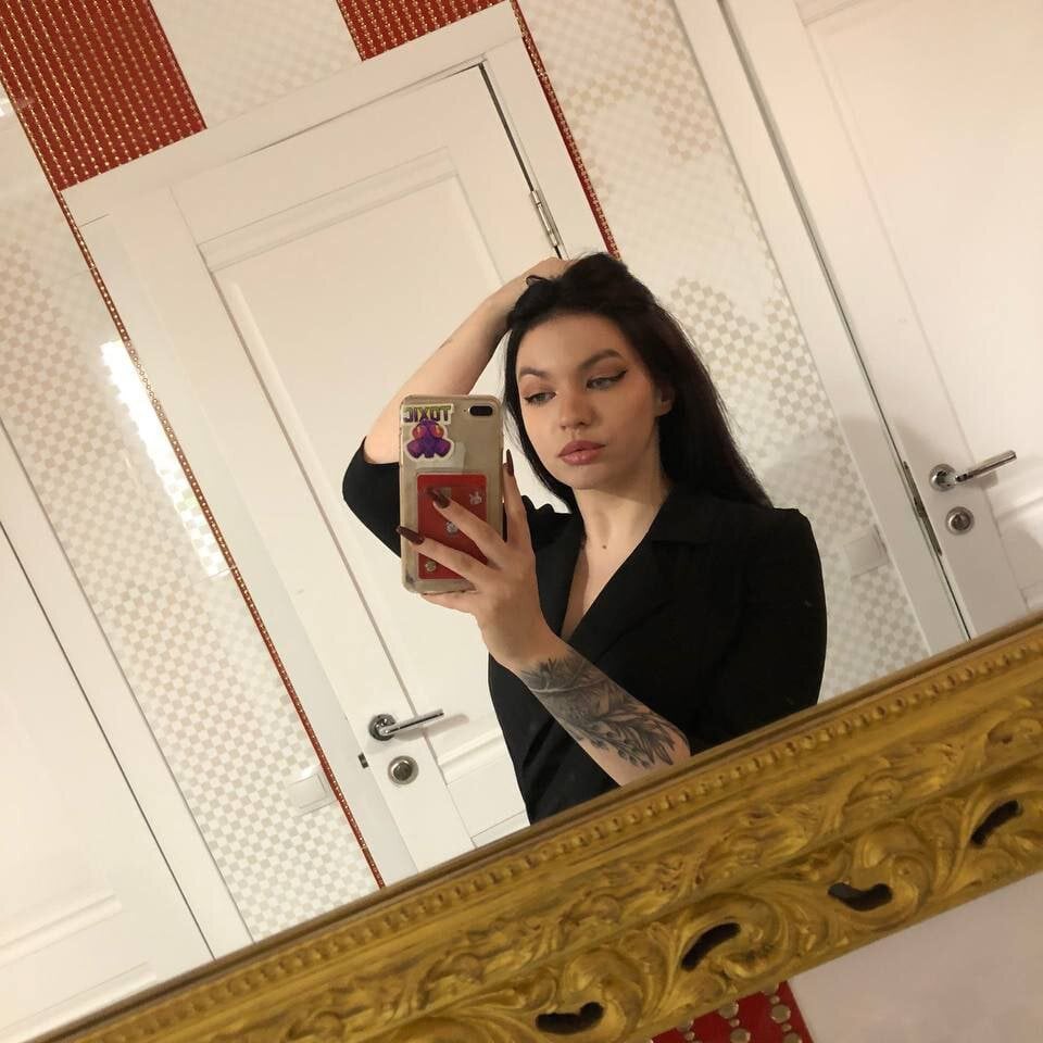 Beautiful LoonaEclipse camgirl in vrcamshot.com