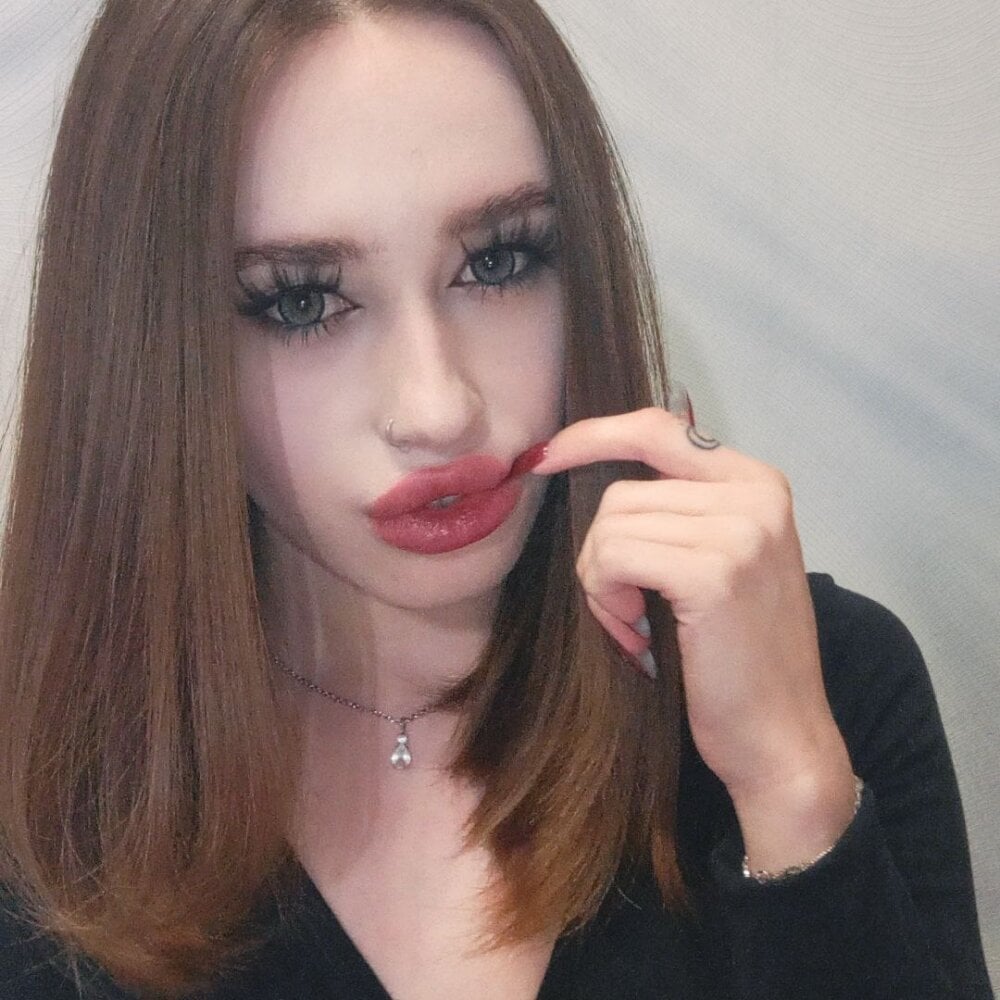 Beautiful TatiAfterparty camgirl in vrcamshot.com