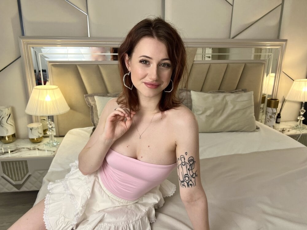 Beautiful JessiJull camgirl in vrcamshot.com