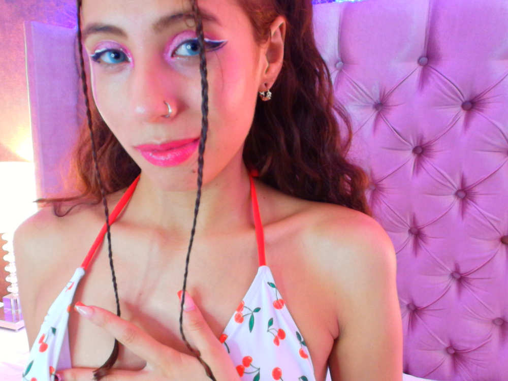 Beautiful Cloee_Mendezz camgirl in vrcamshot.com