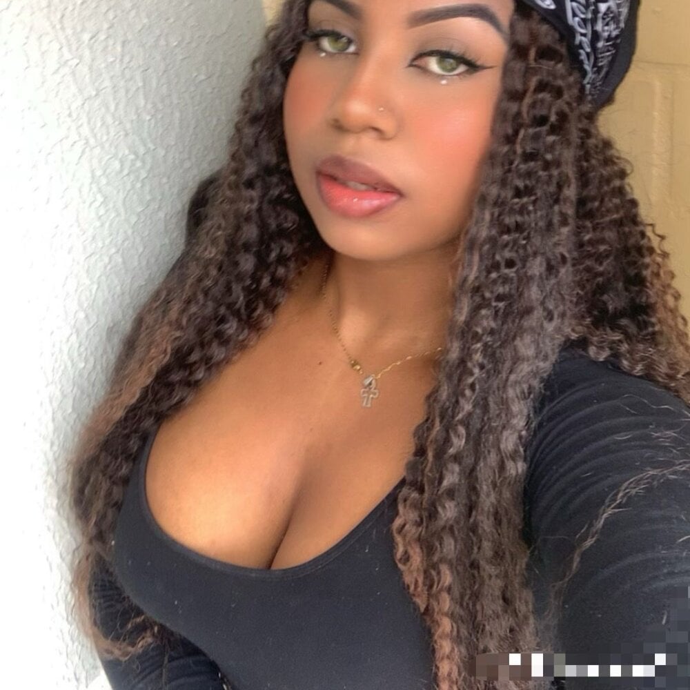 Beautiful KyaraRosee camgirl in vrcamshot.com