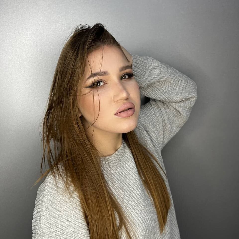 Beautiful SonyaTiny camgirl in vrcamshot.com