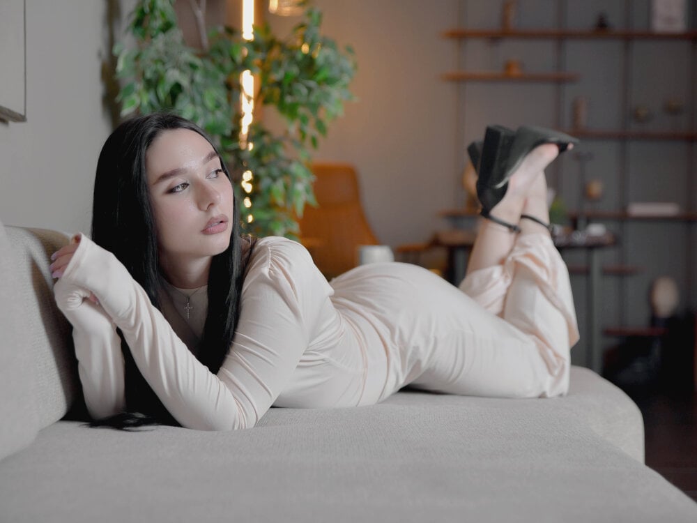 Beautiful Monica_B_ camgirl in vrcamshot.com