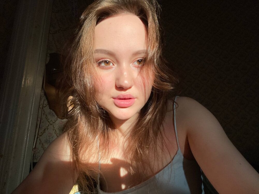 Beautiful JuliaHotter camgirl in vrcamshot.com