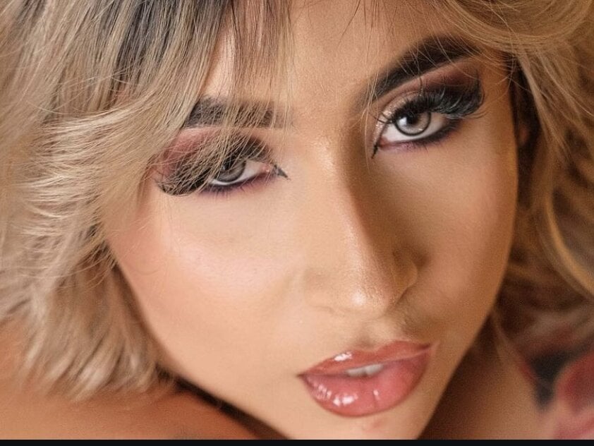 Beautiful AbbyModel01 camgirl in vrcamshot.com