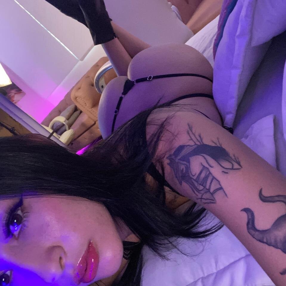 Beautiful paulina_vega7 camgirl in vrcamshot.com