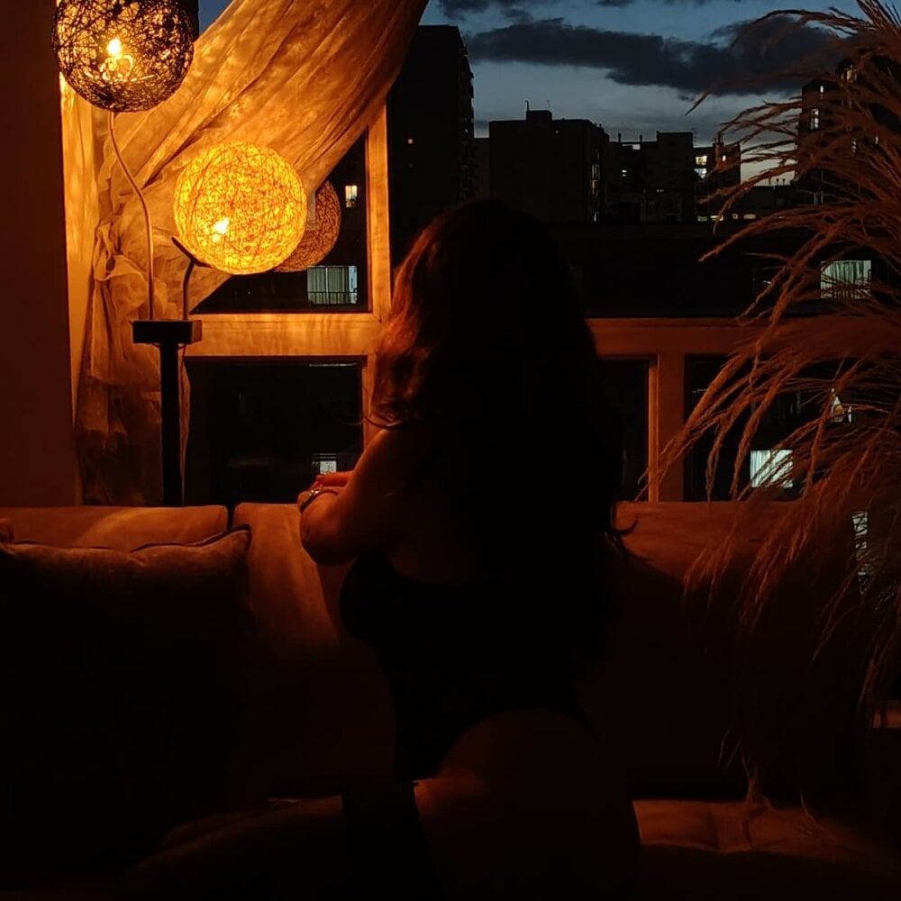 Beautiful Julianne__ camgirl in vrcamshot.com