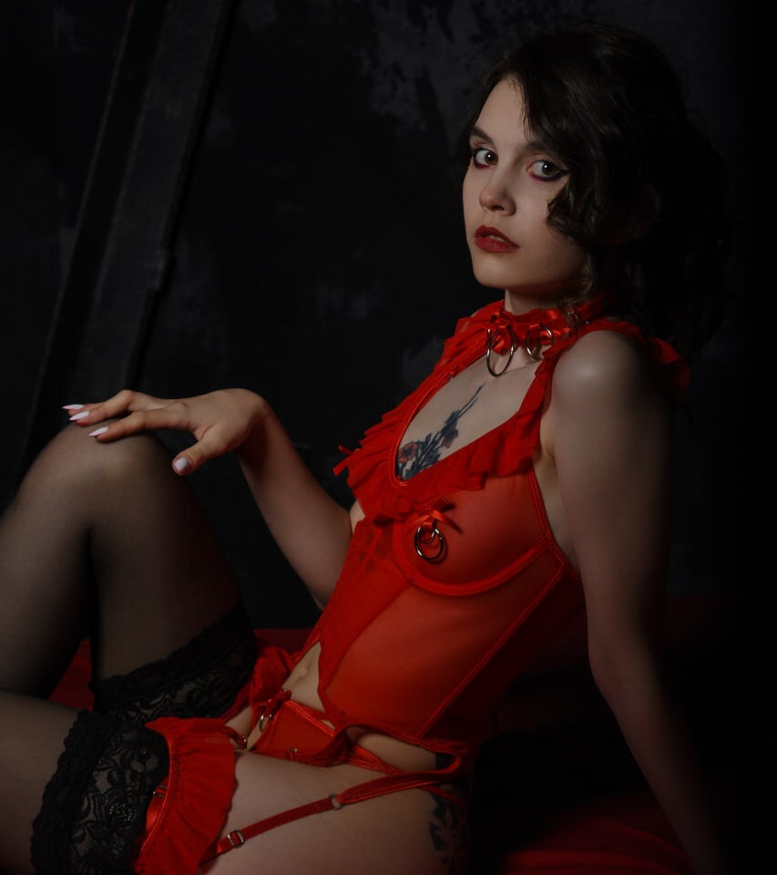 Beautiful SusieMorris camgirl in vrcamshot.com