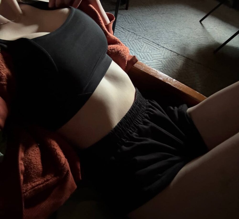 Beautiful Emma_Brewn camgirl in vrcamshot.com