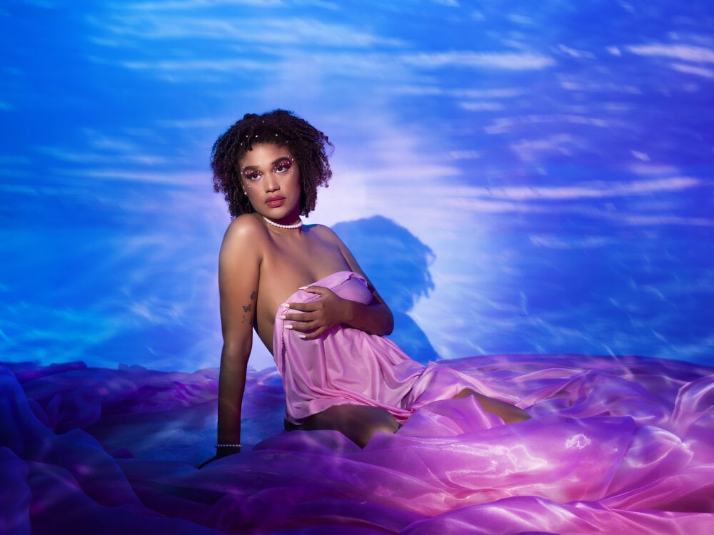 Beautiful loladupont camgirl in vrcamshot.com