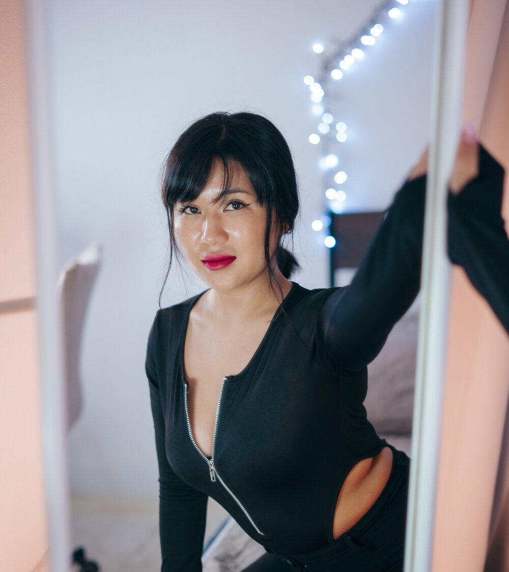 Beautiful Erika_Kim camgirl in vrcamshot.com
