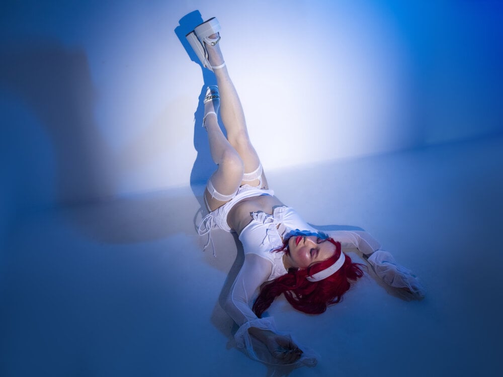 Beautiful AbellaFox_ camgirl in vrcamshot.com
