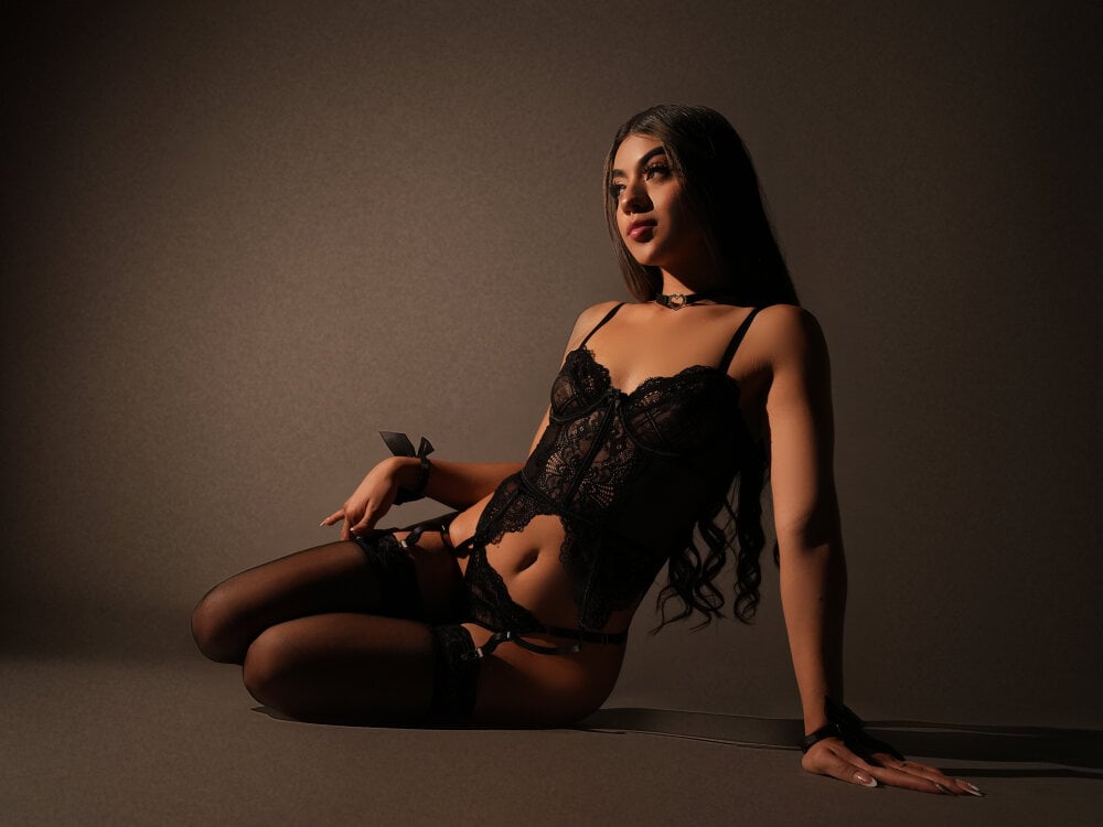 Beautiful Antonella_west camgirl in vrcamshot.com