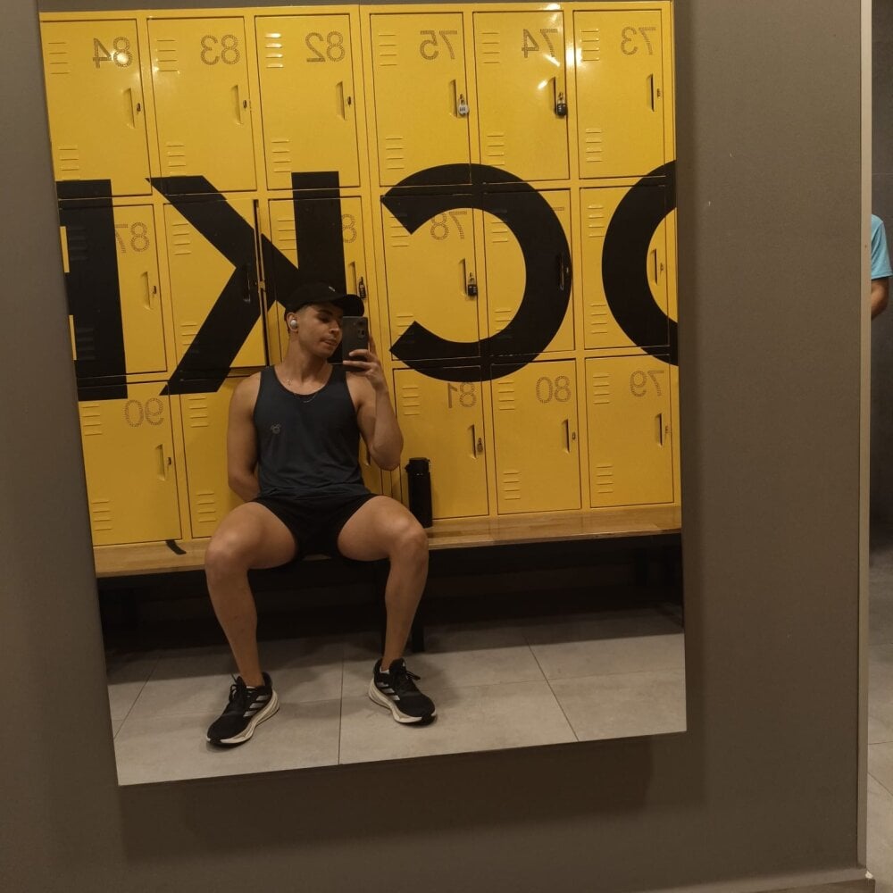 Beautiful ThiagoConor camgirl in vrcamshot.com