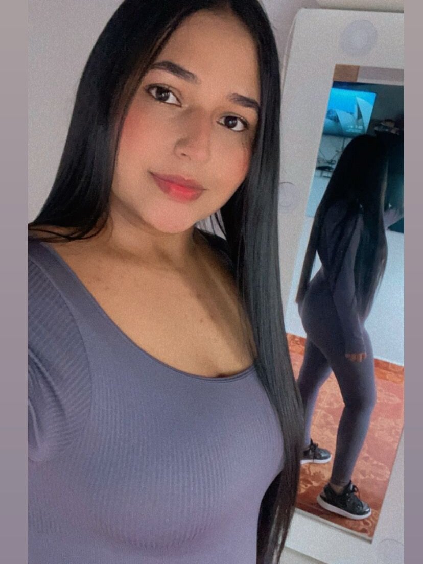 Beautiful camila_leine camgirl in vrcamshot.com