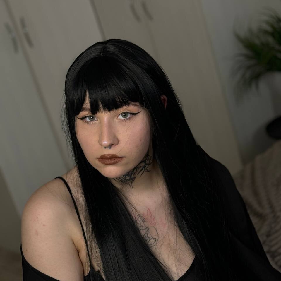 Beautiful KleoClife camgirl in vrcamshot.com