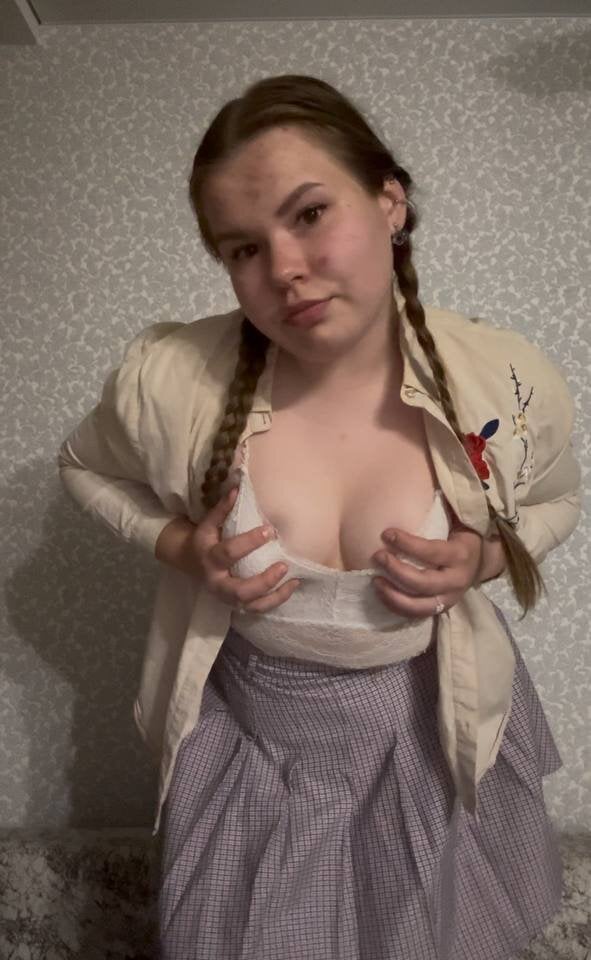Beautiful TonnyAnge camgirl in vrcamshot.com