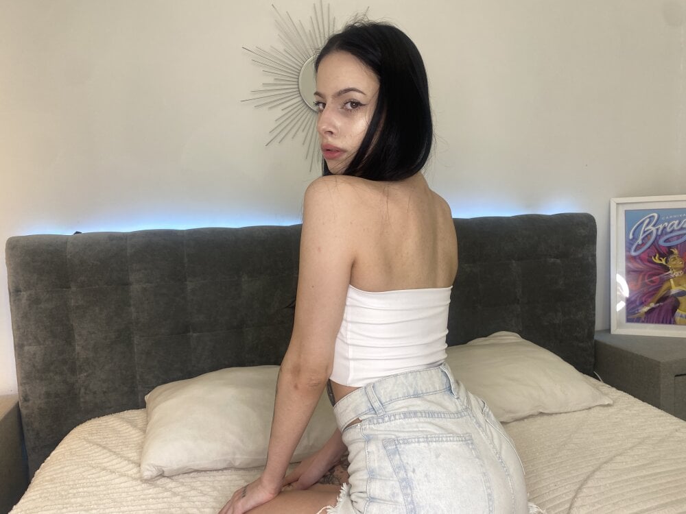 Beautiful Dakota_mmm camgirl in vrcamshot.com